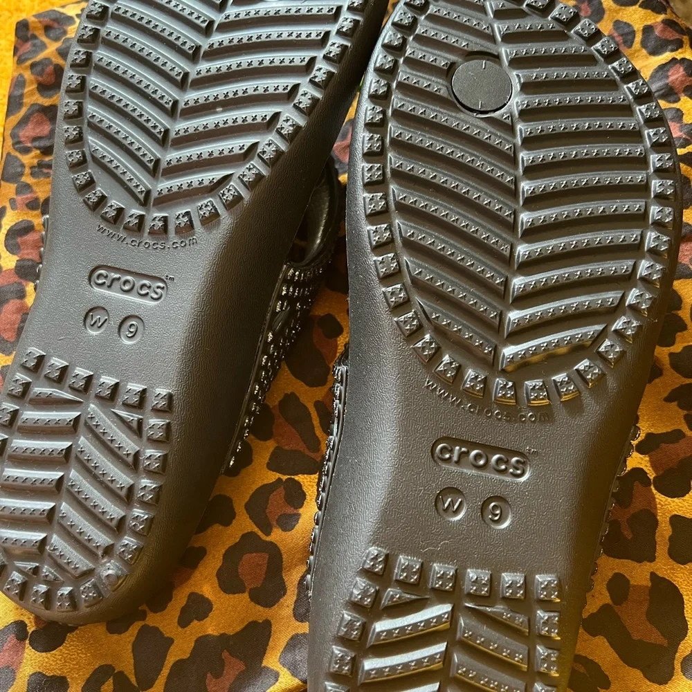 CROCS Black Rhinestone Flip Flops W9 - Picture 7 of 7